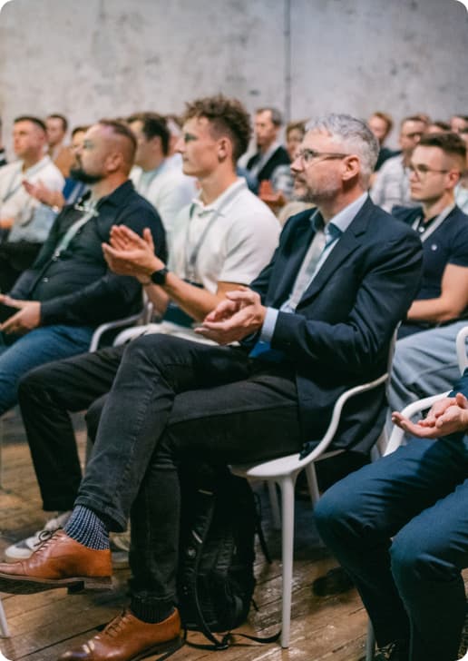 Obchodní partneři si podávají ruce